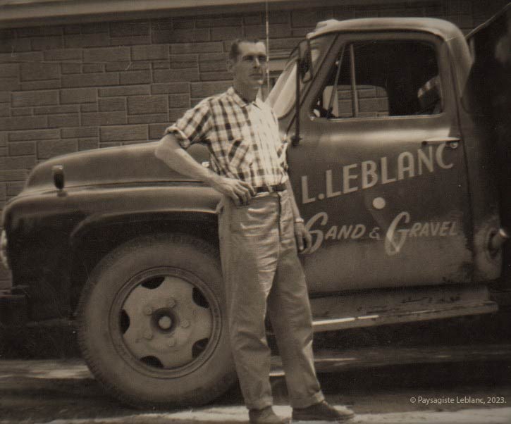 Lucien Leblanc, fondateur de l'entreprise à l'origine de Paysagiste Leblanc. Photo prise en 1960. Tous droits réservés.